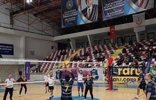 Gebze’de öğretmenler voleybol turnuvasında buluştu