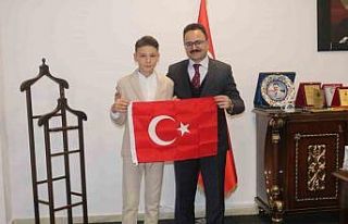 Gediz Kaymakamı Hakan Alkan, Türkiye Şampiyonu...