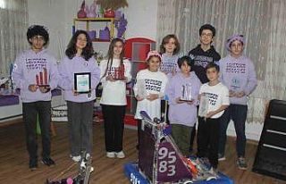Geliştirdikleri robotla yarışmaya katılacaklar
