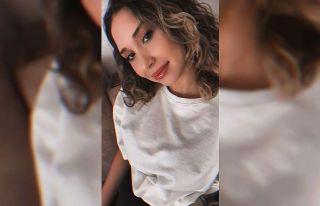 Genç kız otobüs kazasında hayatını kaybetti,...