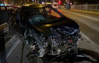 Gizli buzlanma sebebiyle kontrolden çıkan otomobil...