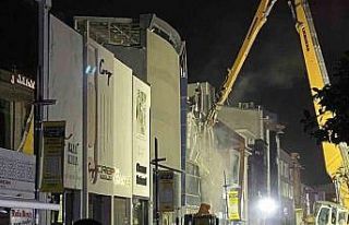 Güngören’de çöken binanın altında kalan işçiyi...