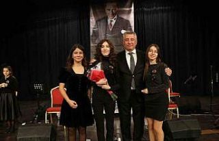 Güzelbahçeli gençler Atatürk için söyledi