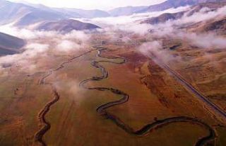 Güzeldere Menderesleri’nin sisler arasındaki manzarası...