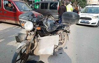 Hafif ticari araç ile motosiklet çarpıştı: 1...