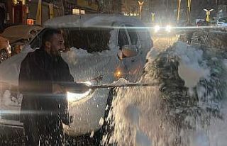 Hakkari Belediyesinin kar timleri görev başında