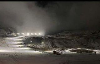 Hakkari Kayak Merkezi beyaza büründü