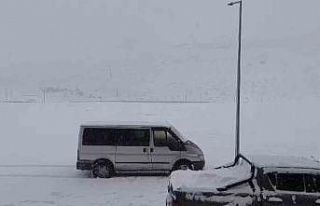 Hakkari’de kar kalınlığı 30 santimetreye ulaştı