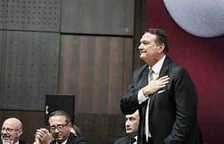 Hasan Arat, Beşiktaş Kulübü başkanlığından...