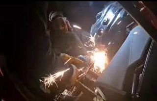 Hastaneye ağır yaralı olarak kaldırılan kazazede...