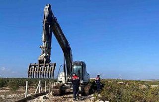 Hazine arazisinde izinsiz yer açarken yakalandı