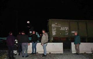 Hemzemin geçitte trenin çarptığı genç yaralandı