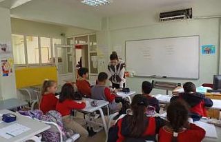 Honaz Kitap Kafe 1200 öğrenciye ücretsiz destek...