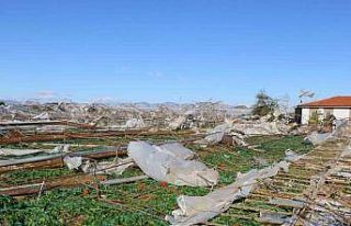 Hortumun verdiği zarar gün ağarınca ortaya çıktı