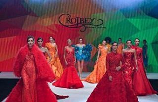 IF Wedding Fashion İzmir podyumları 2025 modasına...