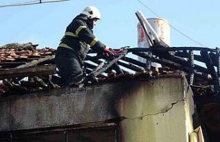 İki katlı müstakil evde yangın: 7’si çocuk...