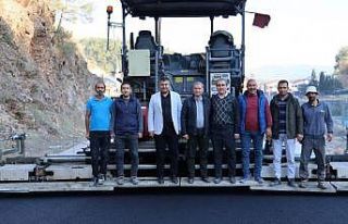 Ilıca Termal Tatil Köyündeki sıcak asfalt çalışmaları...