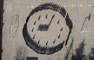 İlkokul öğrencilerinden muhteşem koreografi