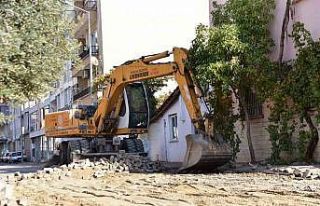 İncirliova Zafer Mahallesi’nin en büyük iki caddesi...