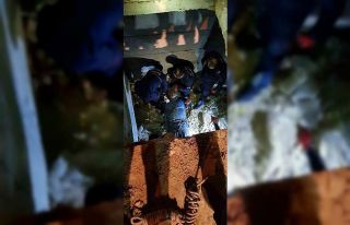 İnşaatta çukura düşen işçinin imdadına itfaiye...