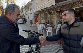 Ipone ile motosikletini takas etti, üzerine de 10...