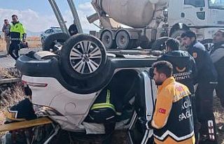 İran plakalı otomobil takla attı: 2 yaralı