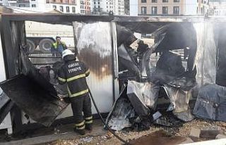 İskenderun’da yanan konteyner kullanılmaz hale...