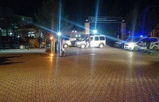 Isparta’da kontrolden çıkan otomobil yan yattı:...