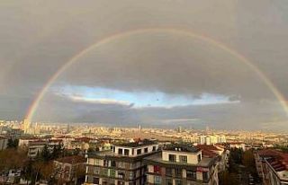 İstanbul semalarında oluşan gökkuşağı mest...