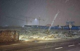 İstanbul’un yüksek kesimlerinde kar yağışı...