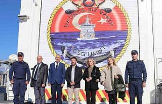 İzmir’de öğretmenler TCSG Umut Gemisi’ne misafir...