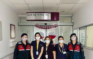 Jandarma ekipleri lösemili çocuklar ve ailelerine...