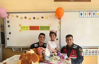 Jandarma’dan özel öğrenciye doğum günü sürprizi