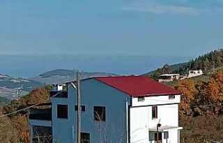 Kaçak villaya çatı ve pencerelerin sökülmesi...