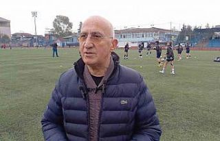 Kadın futbolcular hayali çocuklar ile sahaya çıkıp...