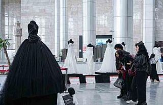 Kadına yönelik şiddete siyah gelinlikle dikkat...