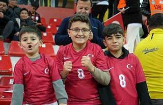 Kadir Has Stadı’nda milli maç coşkusu