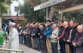 Kafeye dalan otomobilin altında kalmıştı
