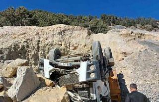 Kahramanmaraş’ta hafriyat kamyonu devrildi: 1 yaralı