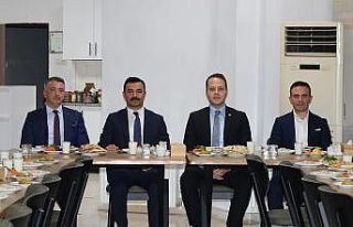 Kahta’de emniyet müdürü Sezer’e veda yemeği