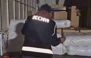 Kamyonet kasasından 821 kilogram kaçak tütün çıktı