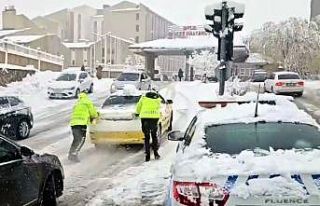 Kar trafiği aksattı, küçük çaplı kazalar meydana...