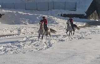 Kar üstünde cirit antrenmanı nefes kesti
