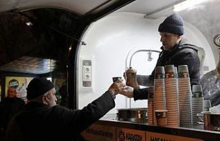 Karatay Belediyesi’nden soğuk havada sıcak çorba...