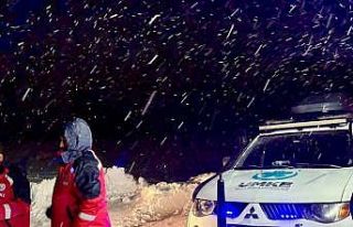 Karda mahsur kalan vatandaşların imdadına AFAD...