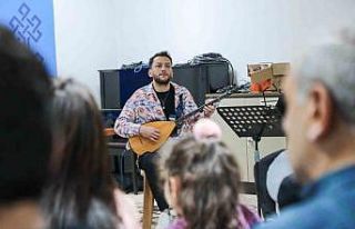 Kardeşlik Korosu çalışmalarını sürdürüyor