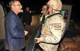 Kars Valisi Polat, jandarma yol kontrol noktasında