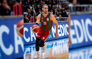 Karşıyakalı Kenan Sipahi, asistleriyle zirveye...