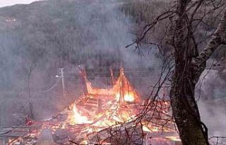 Kastamonu’da alevlere teslim olan ev kullanılmaz...