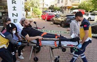 Kavgayı ayırmak isteyen gence "Sen niye karışıyorsun"...